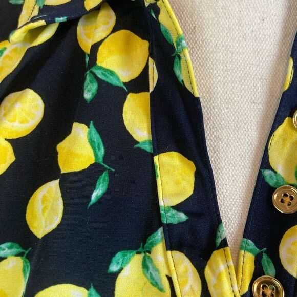 Jones NY fresh lemon print stretchy V neck button up top w/ cute collar runs big - Picture 3 of 11